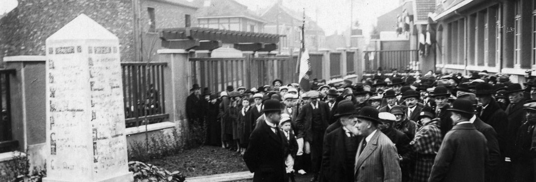 Black and white photo of a crowd gathered for a funeral