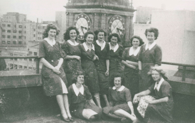 Photograph of female staff on the roof of the State Bank of Victoria Head Office.