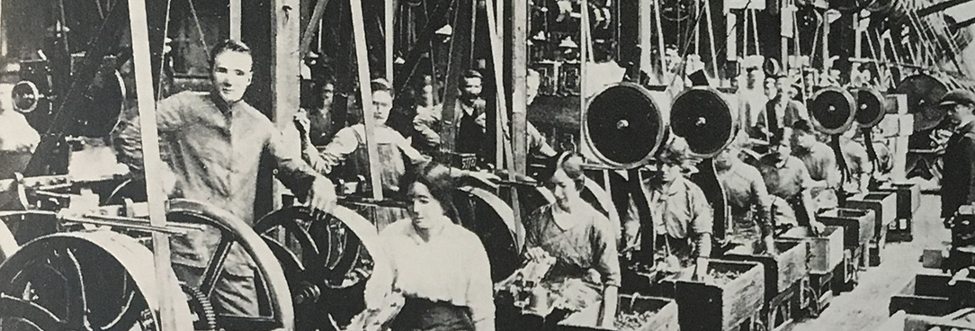 women working in a factory 1917