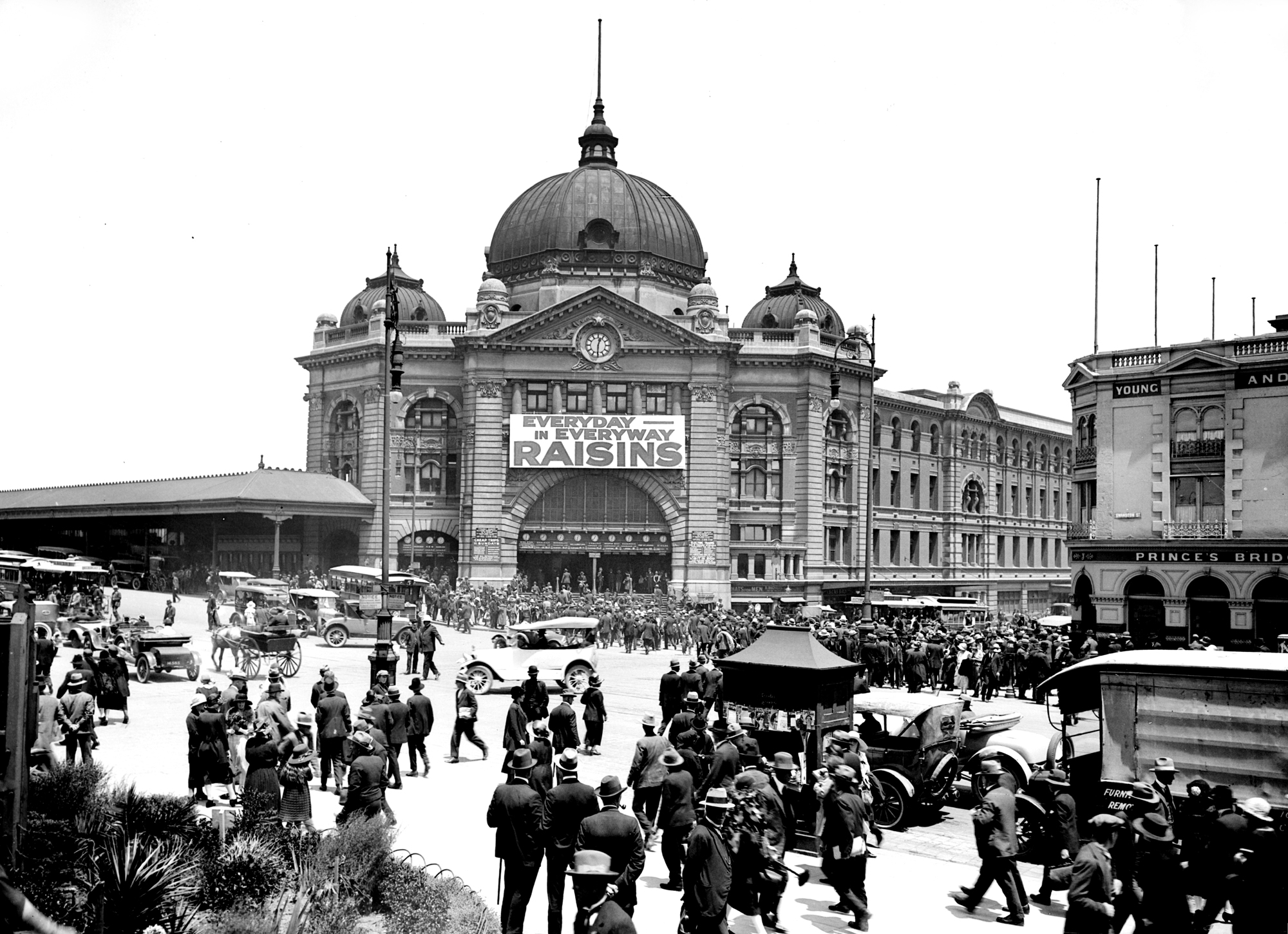 Flinders Street Station circa 1925
