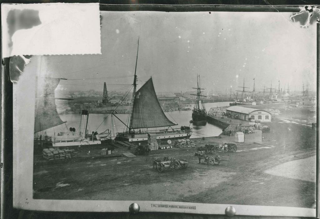 Black and white image of Queens Wharf 1870s